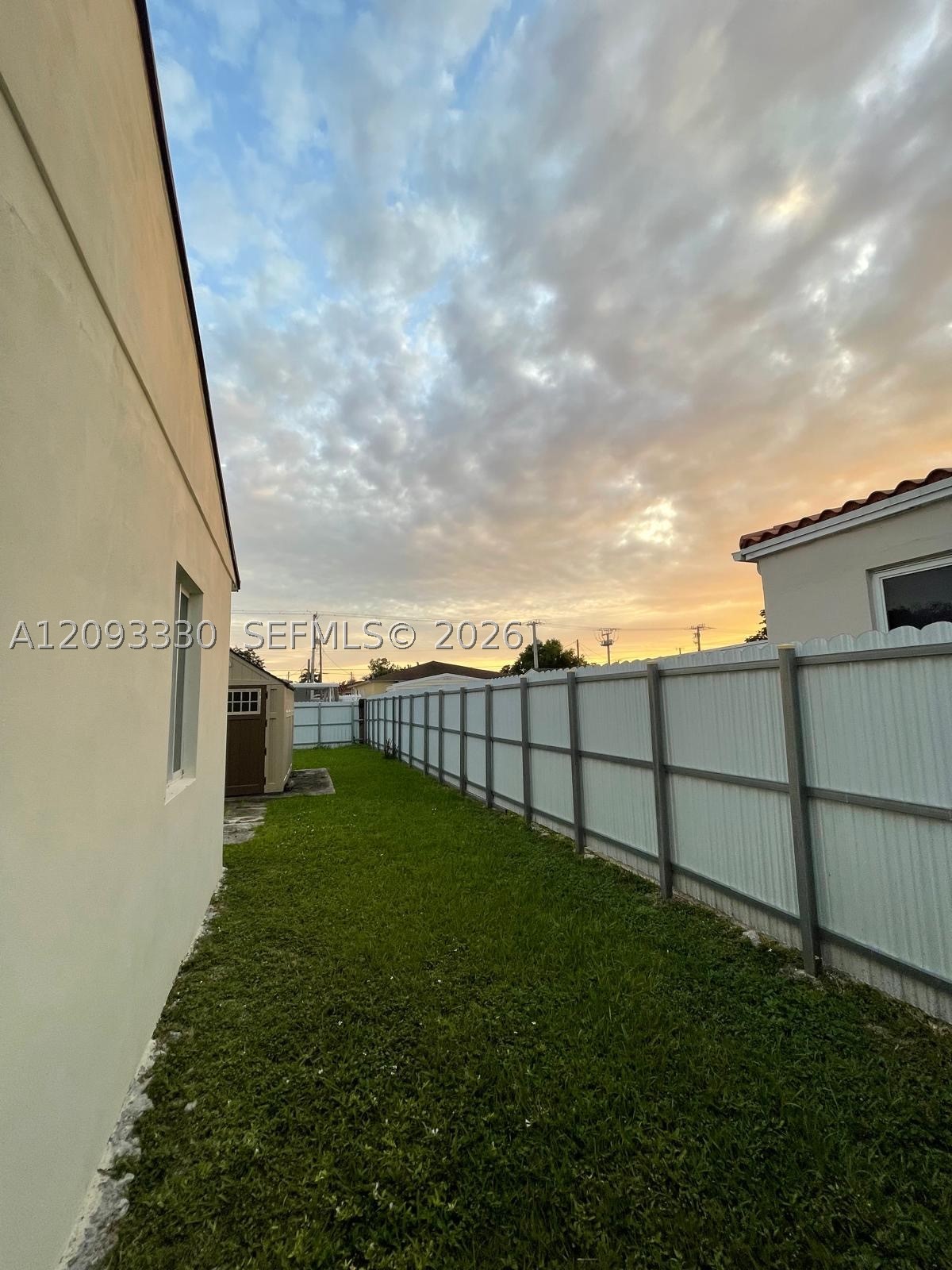 3330 NW 18th St, Miami FL 33125