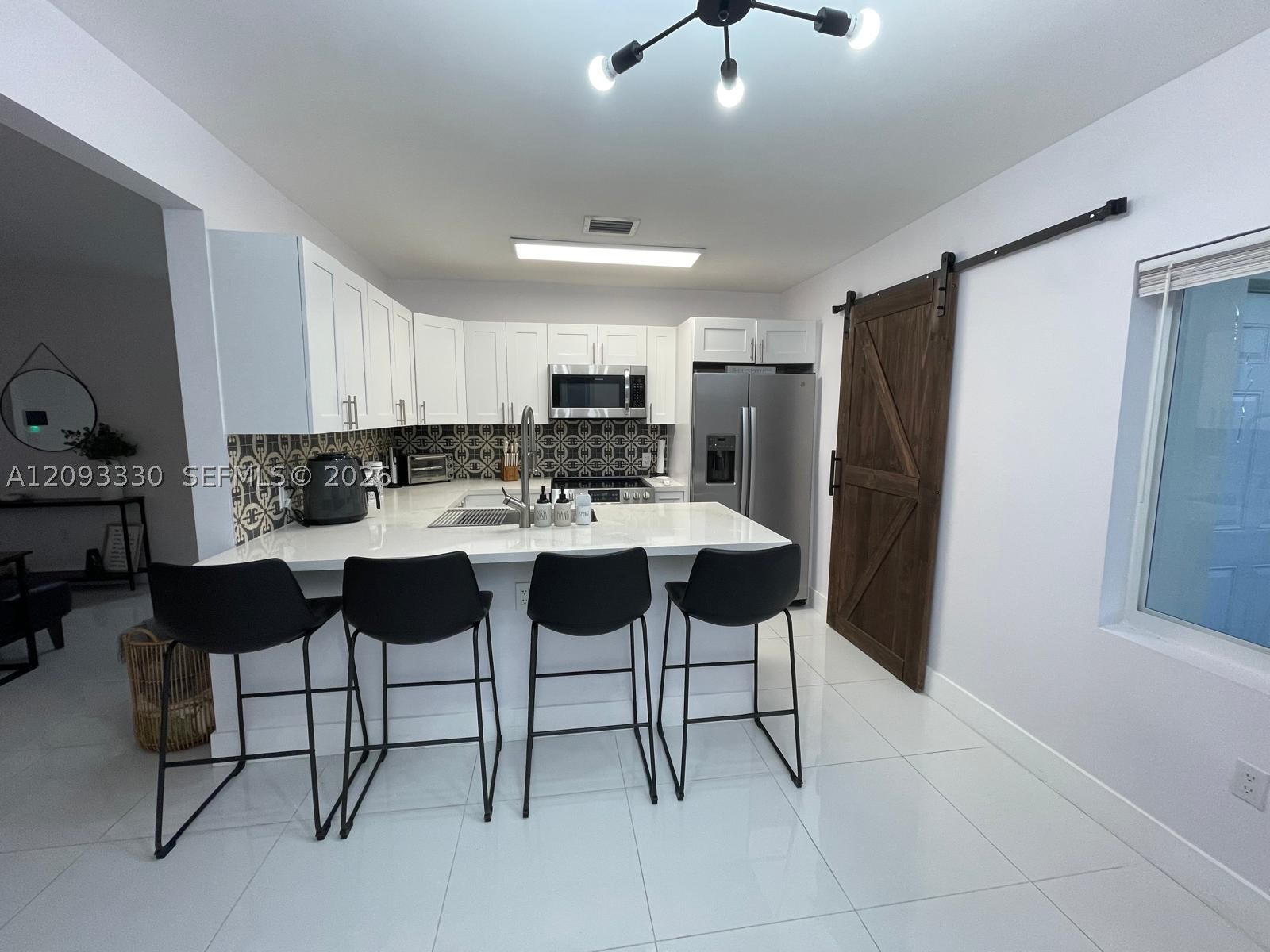 3330 NW 18th St, Miami FL 33125