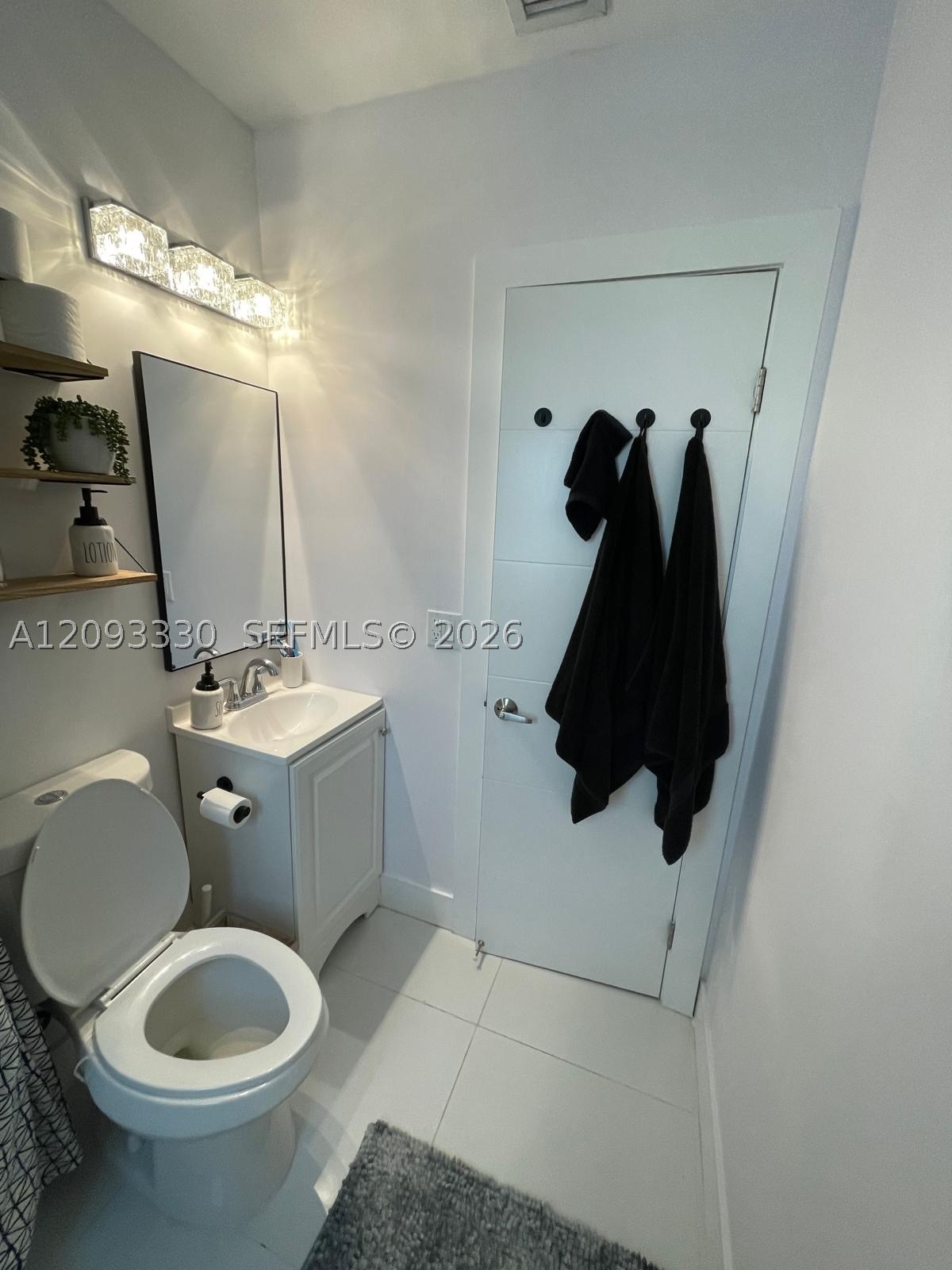 3330 NW 18th St, Miami FL 33125