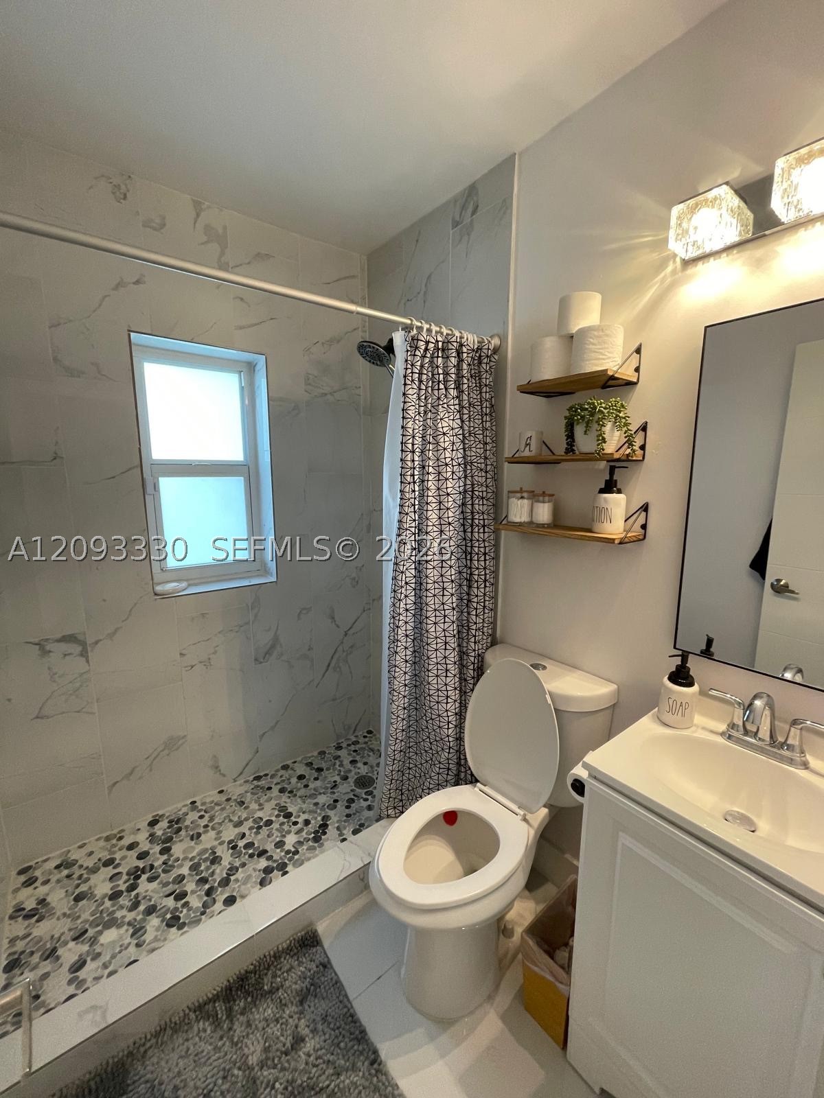 3330 NW 18th St, Miami FL 33125
