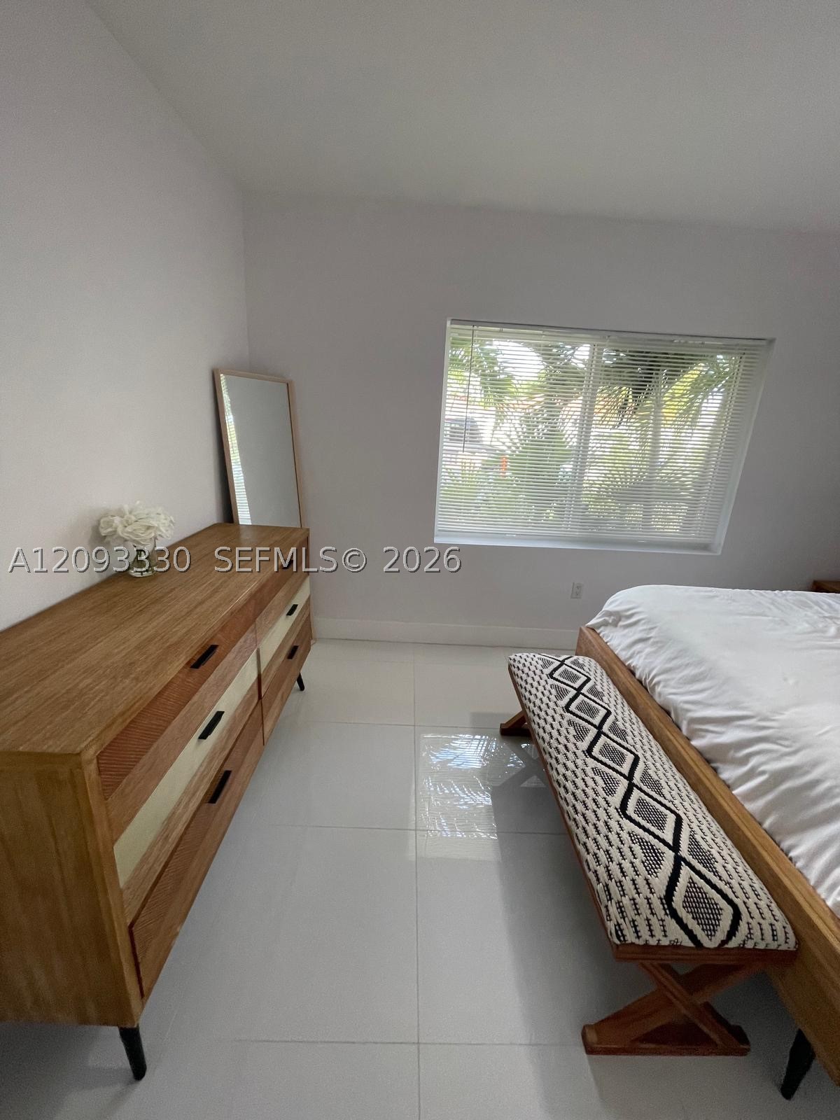 3330 NW 18th St, Miami FL 33125