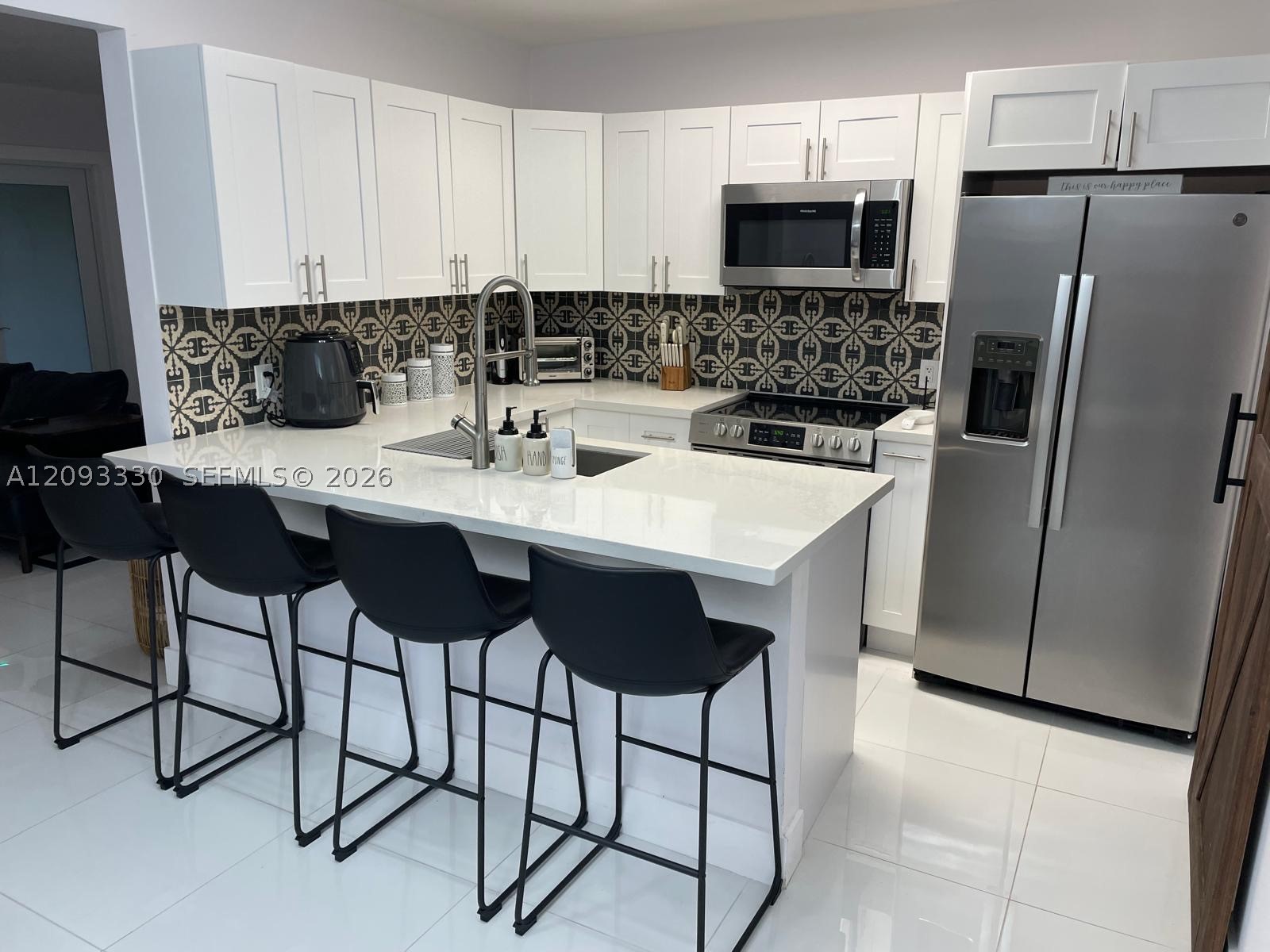 3330 NW 18th St, Miami FL 33125