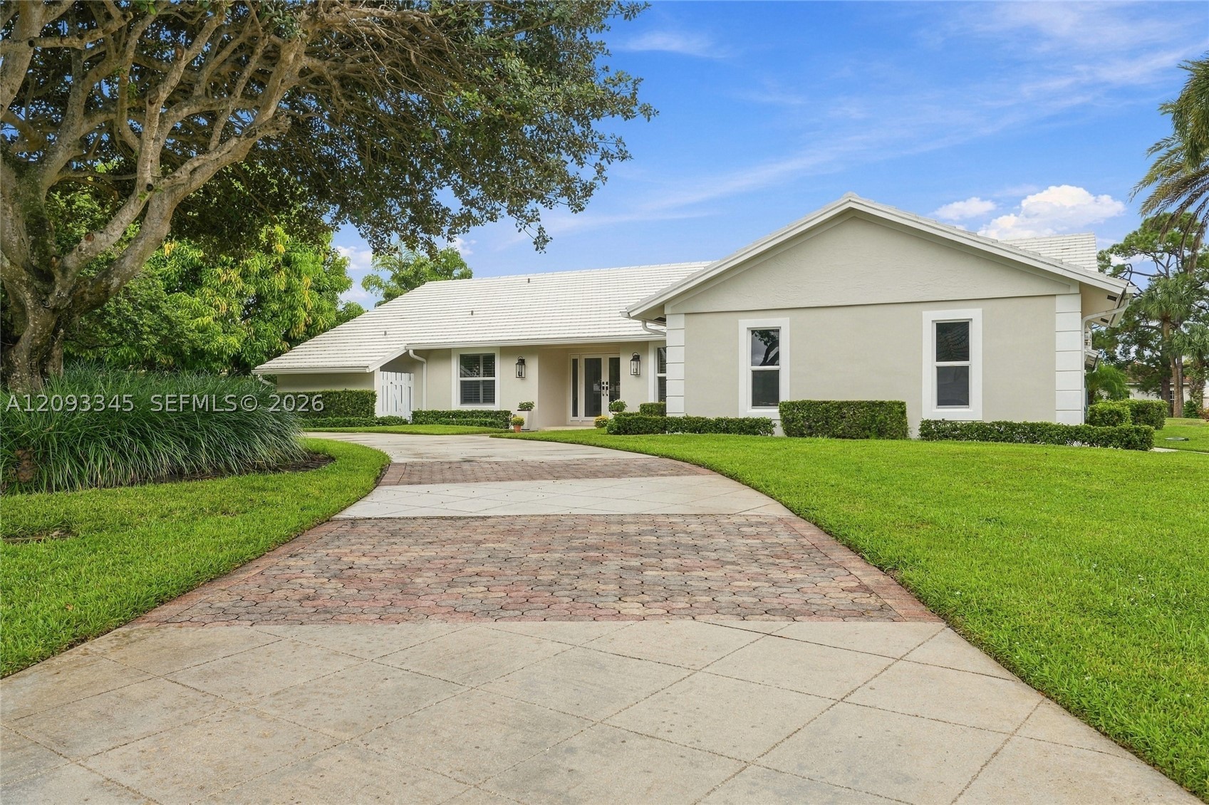 444 Glenbrook Dr, Atlantis FL 33462