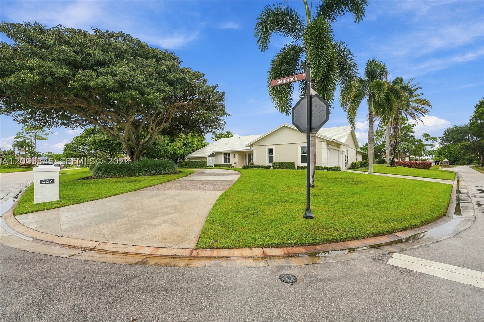 444 Glenbrook Dr, Atlantis FL 33462