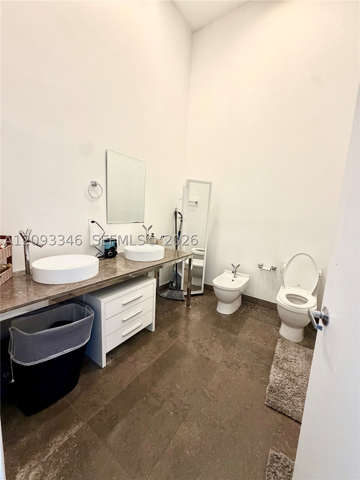 495 Brickell Ave #2206, Miami FL 33131