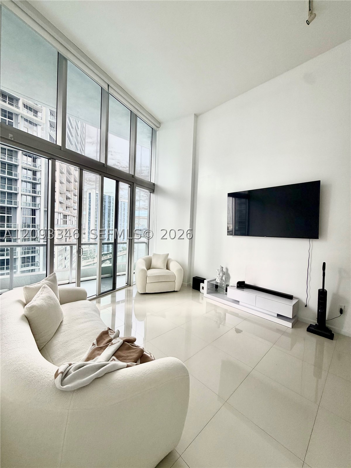 495 Brickell Ave #2206, Miami FL 33131