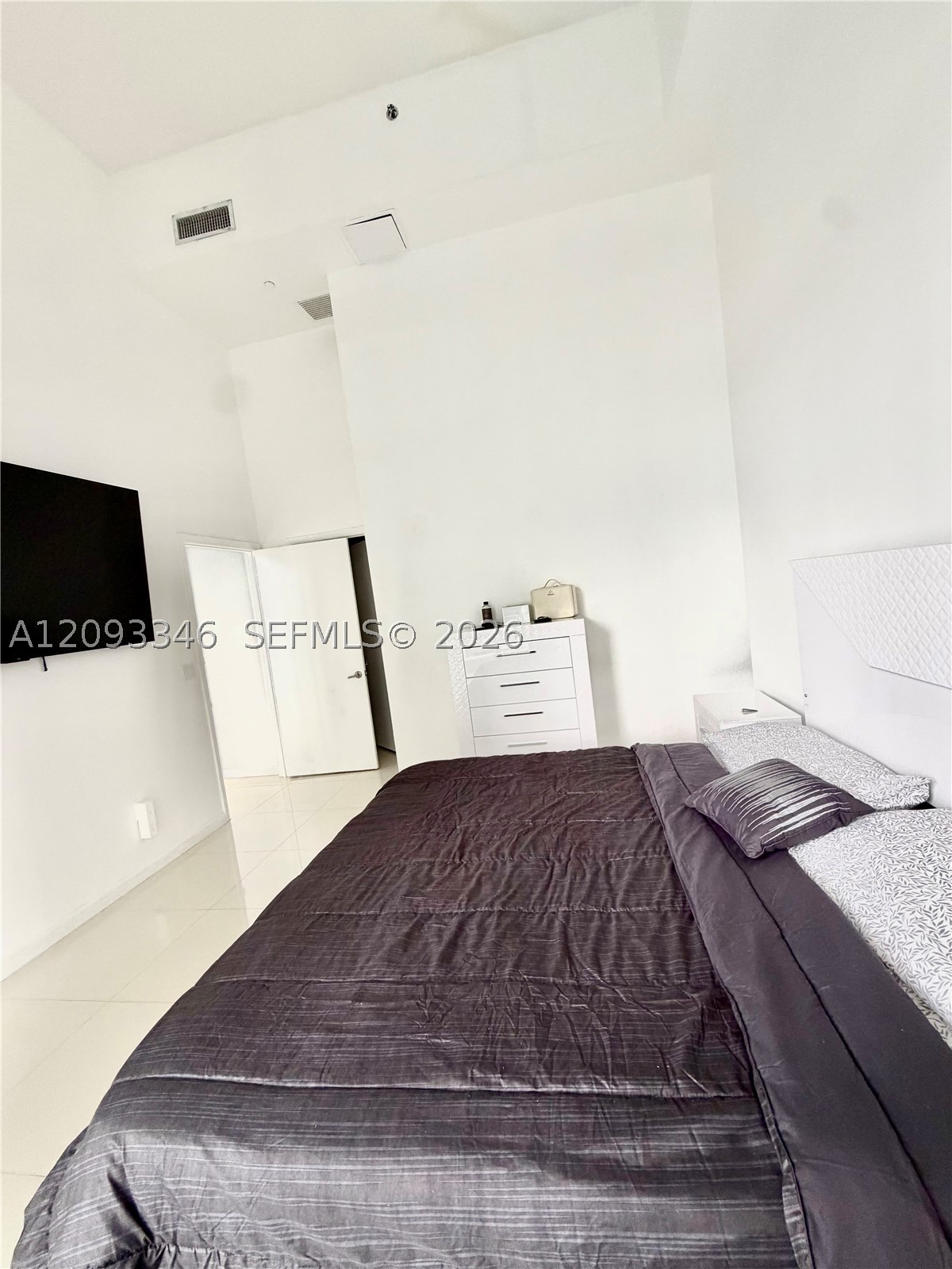 495 Brickell Ave #2206, Miami FL 33131