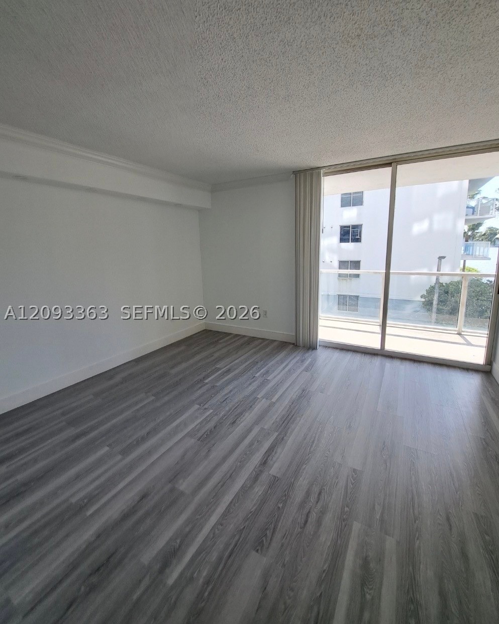 5085 NW 7th St #403, Miami FL 33126