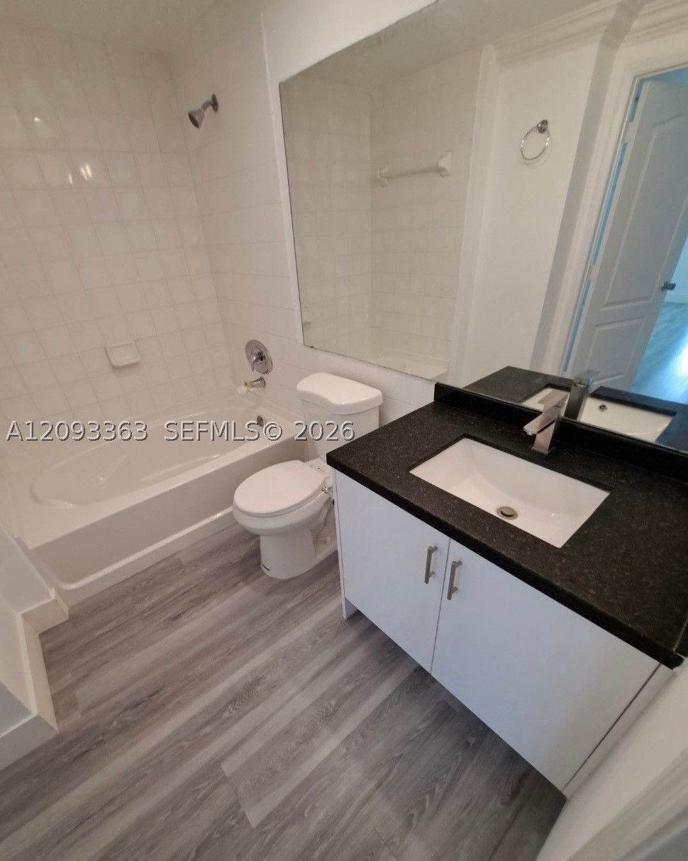 5085 NW 7th St #403, Miami FL 33126