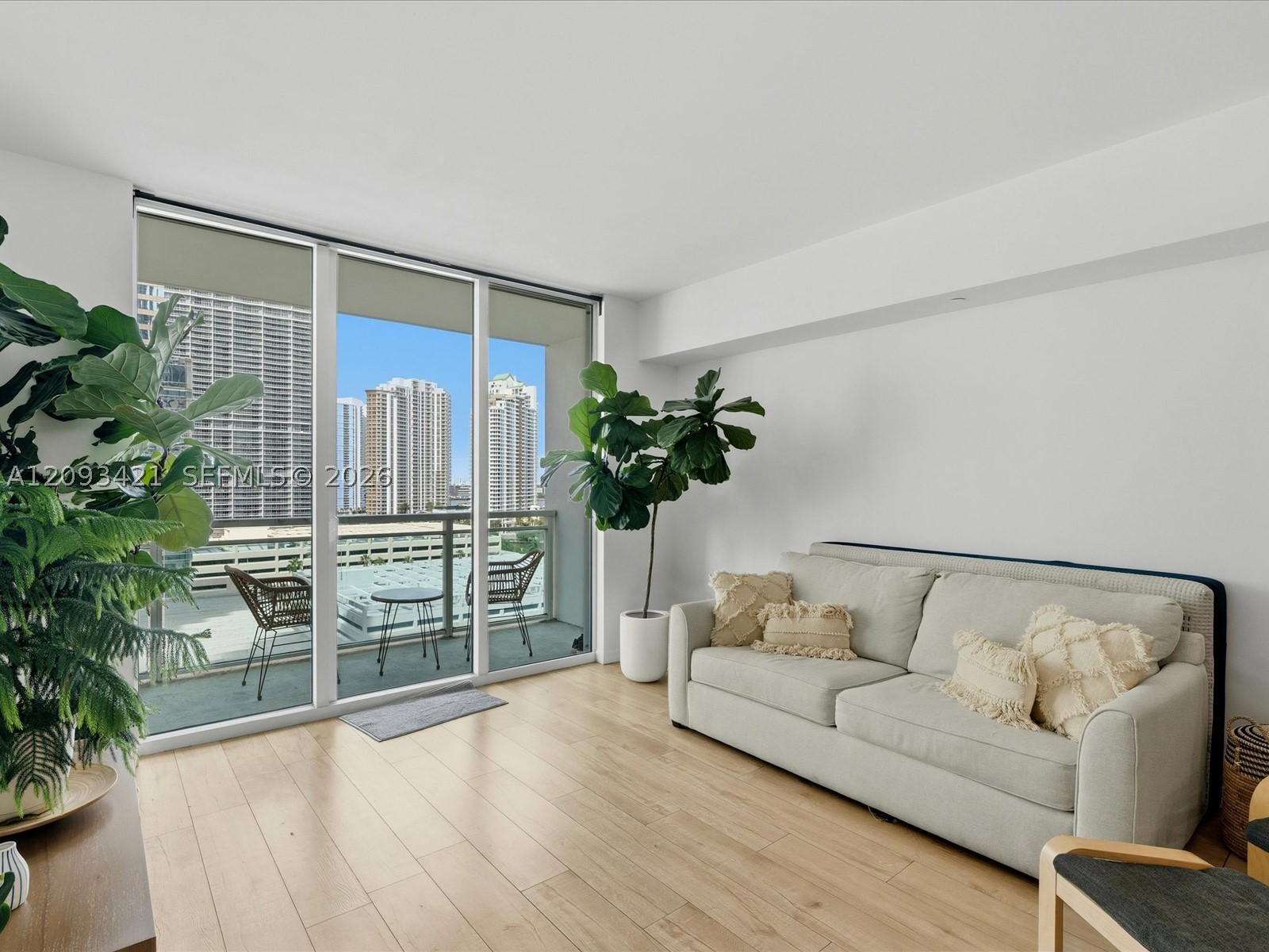 950 Brickell Bay Dr #1208, Miami FL 33131
