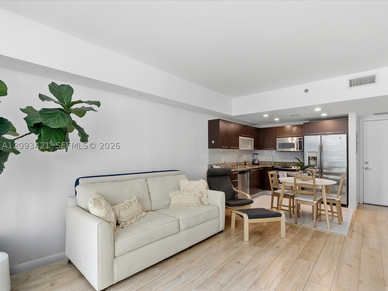 950 Brickell Bay Dr #1208, Miami FL 33131