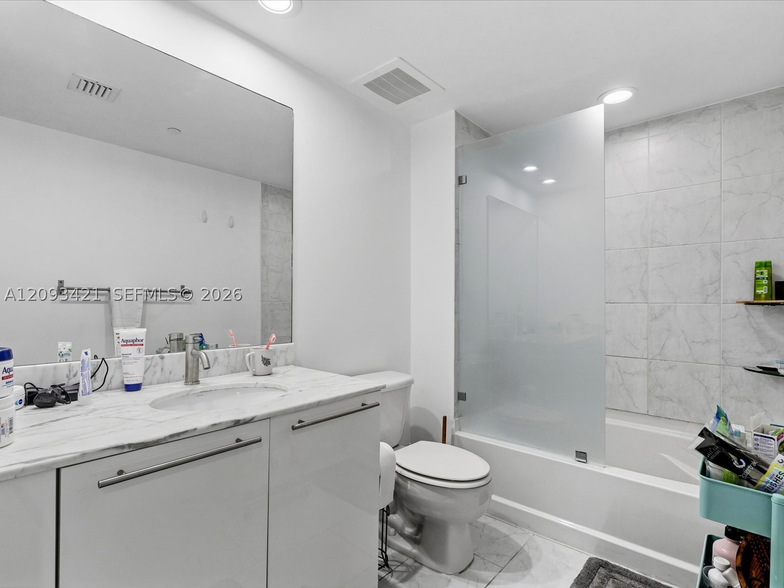 950 Brickell Bay Dr #1208, Miami FL 33131