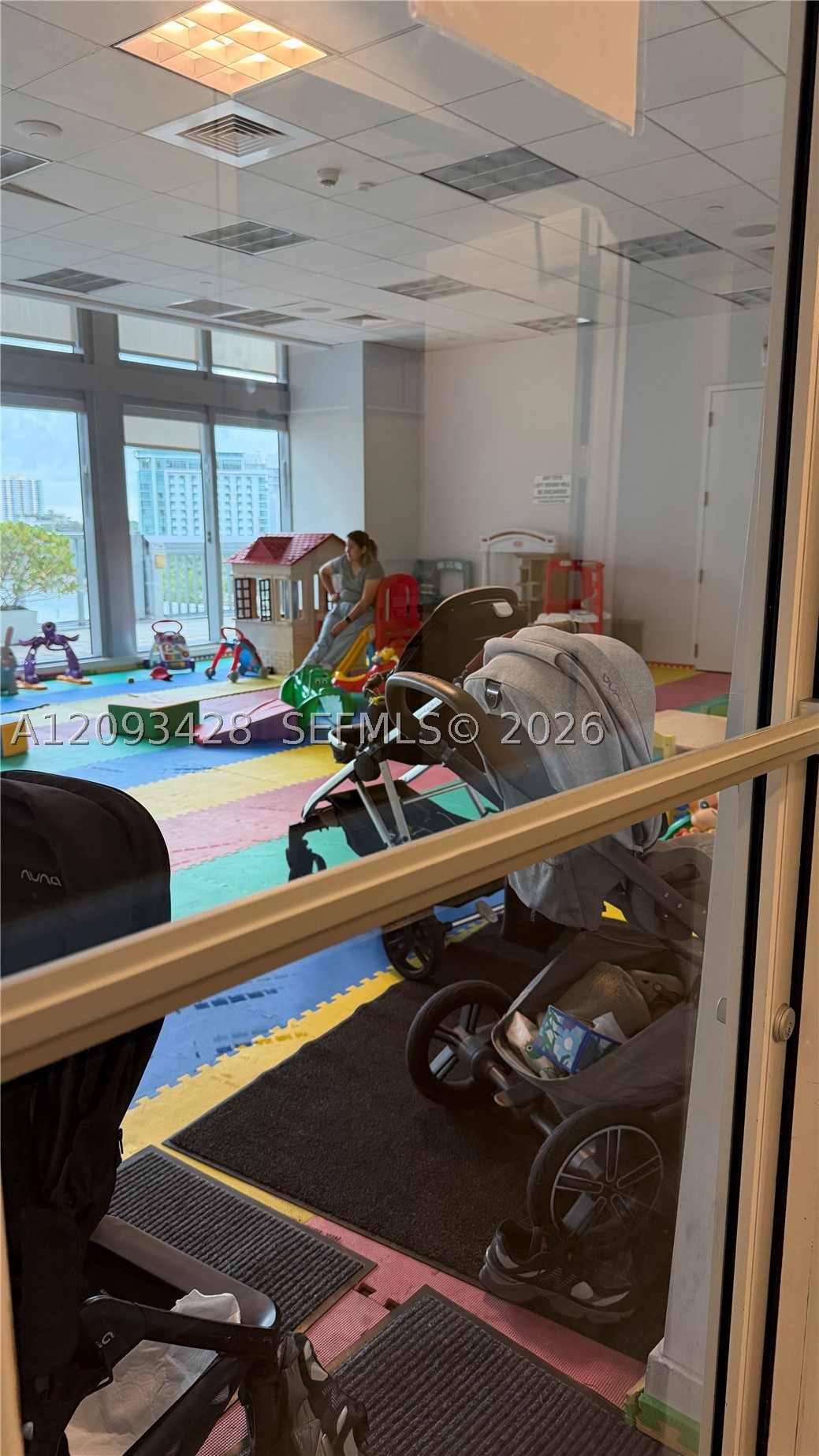 79 SW 12th St #1703-S, Miami FL 33130