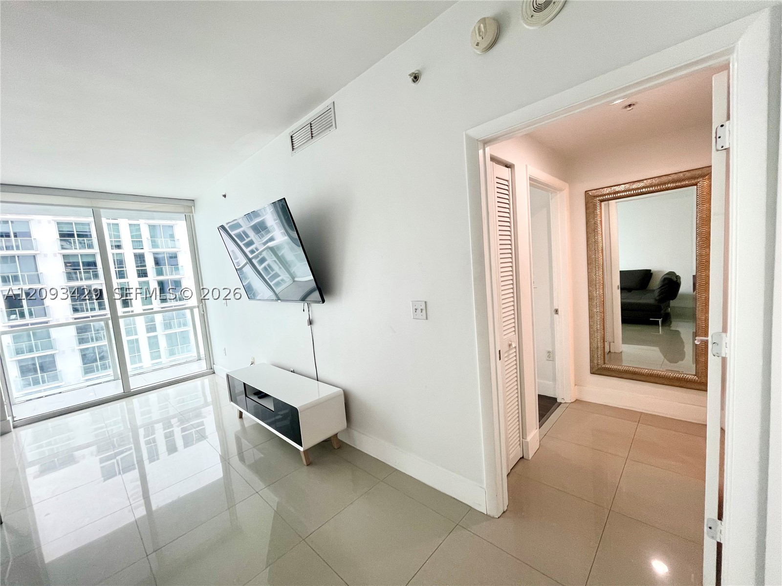 253 NE 2nd St #2506, Miami FL 33132
