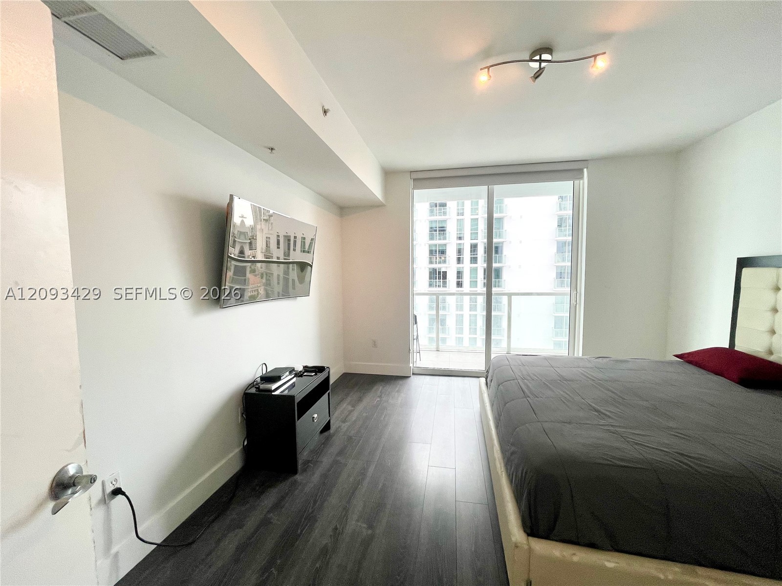253 NE 2nd St #2506, Miami FL 33132