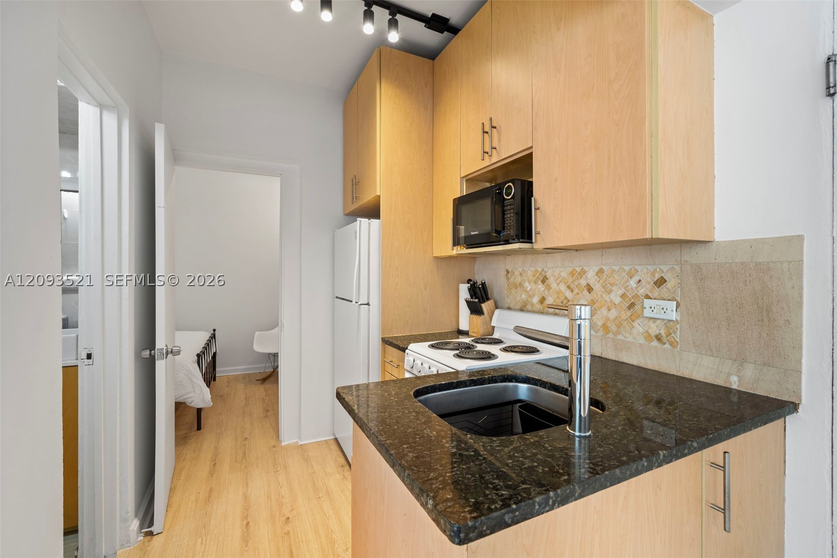 227 1st St #6, Miami Beach FL 33139
