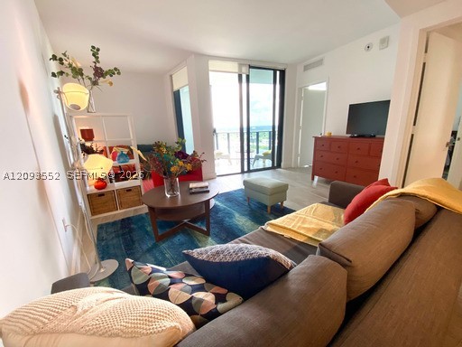 121 NE 34th St #1714, Miami FL 33137
