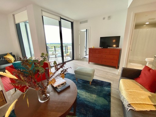 121 NE 34th St #1714, Miami FL 33137