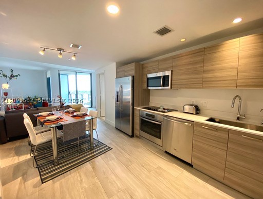 121 NE 34th St #1714, Miami FL 33137