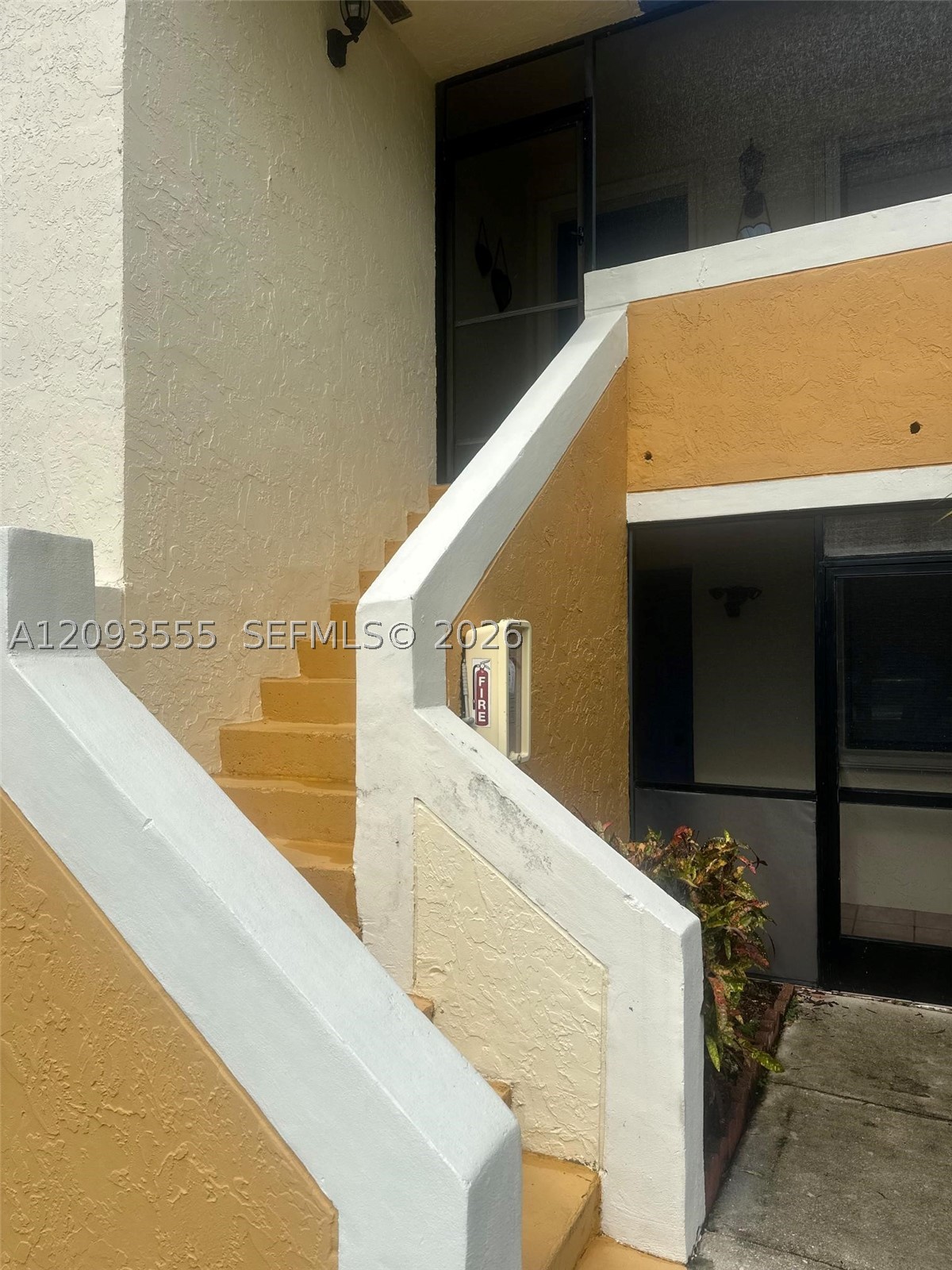 165 Lakeview Dr #201, Weston FL 33326