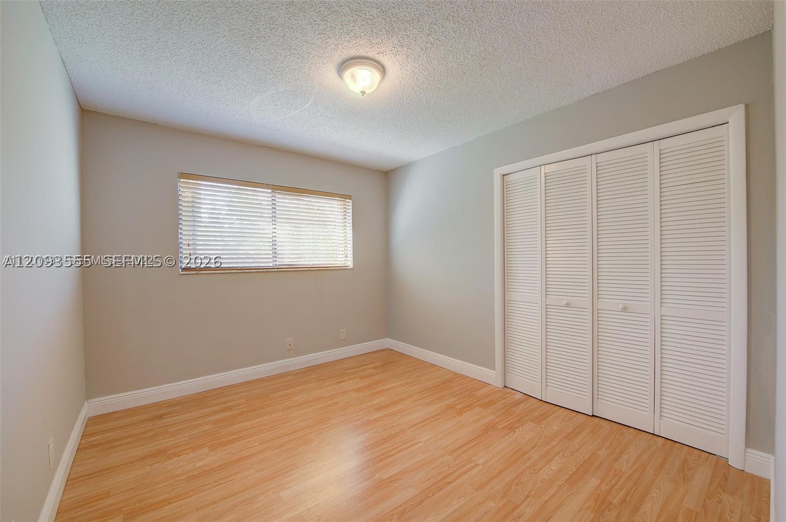 165 Lakeview Dr #201, Weston FL 33326