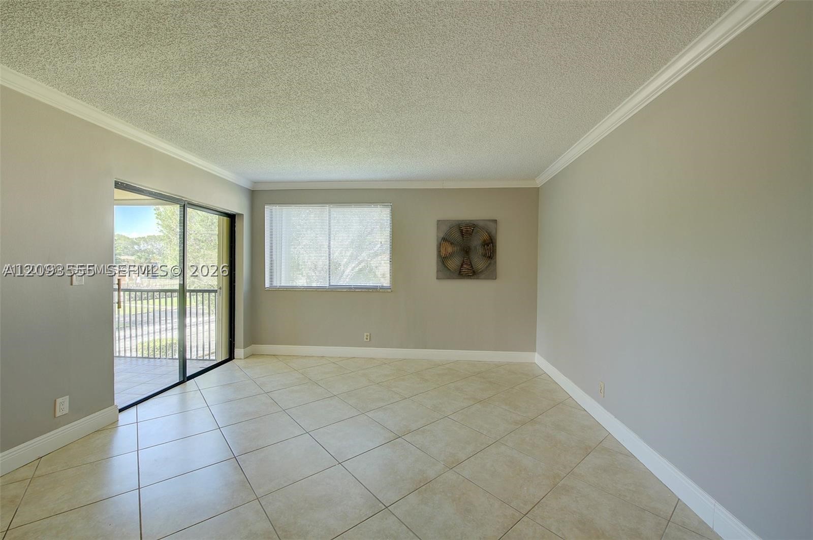 165 Lakeview Dr #201, Weston FL 33326