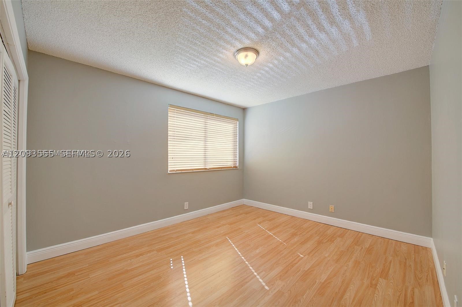 165 Lakeview Dr #201, Weston FL 33326