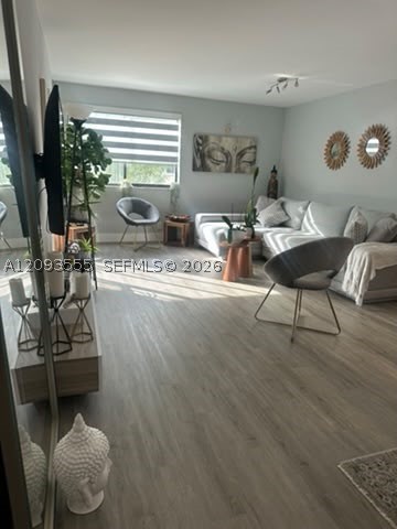 165 Lakeview Dr #201, Weston FL 33326
