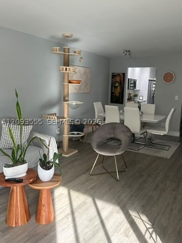 165 Lakeview Dr #201, Weston FL 33326