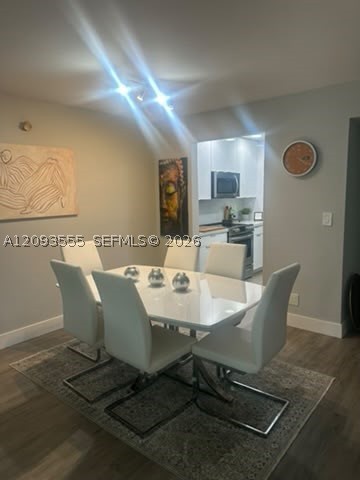 165 Lakeview Dr #201, Weston FL 33326
