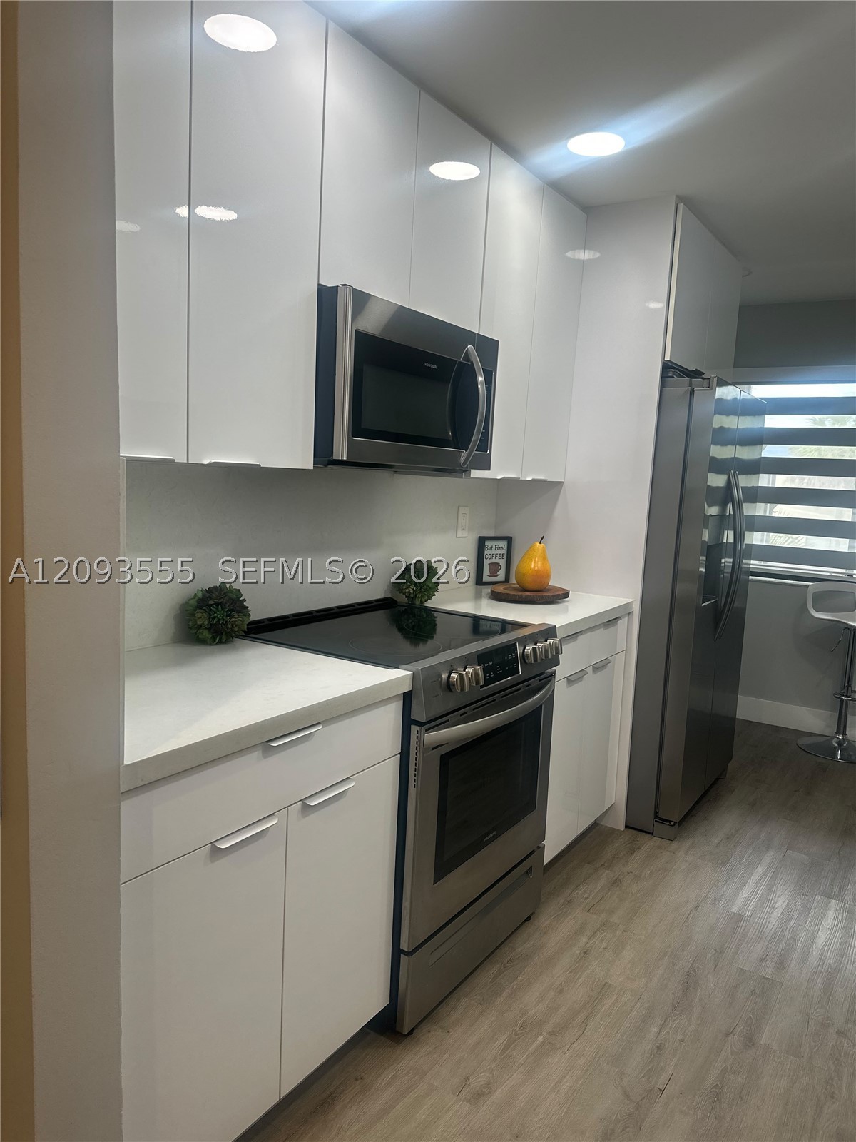 165 Lakeview Dr #201, Weston FL 33326