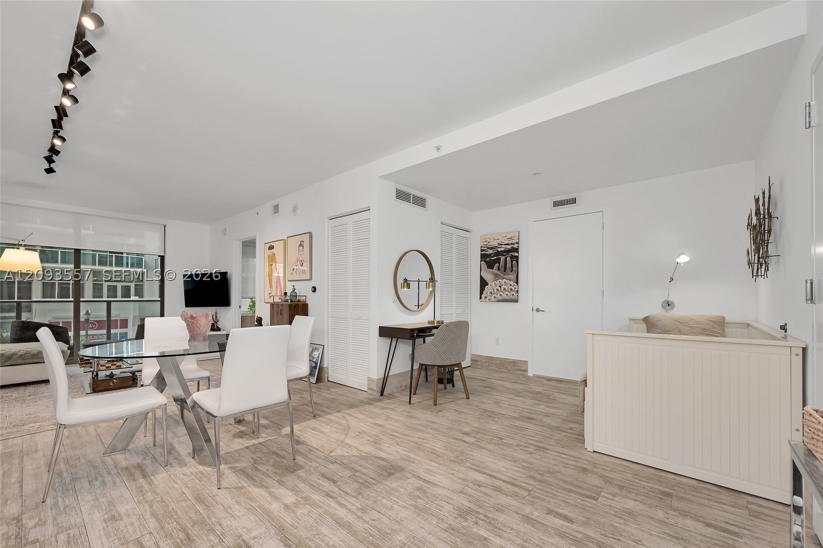 31 SE 6th St #304, Miami FL 33131