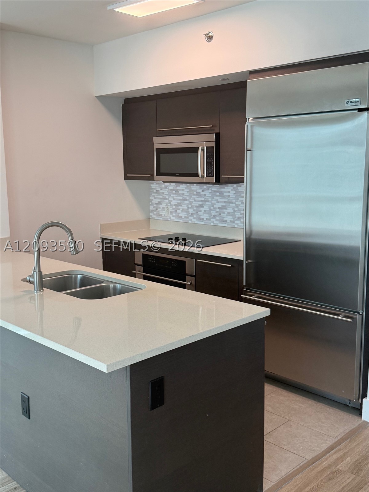 55 SE 6th St #1902, Miami FL 33131