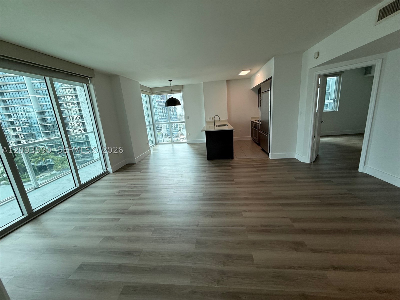 55 SE 6th St #1902, Miami FL 33131