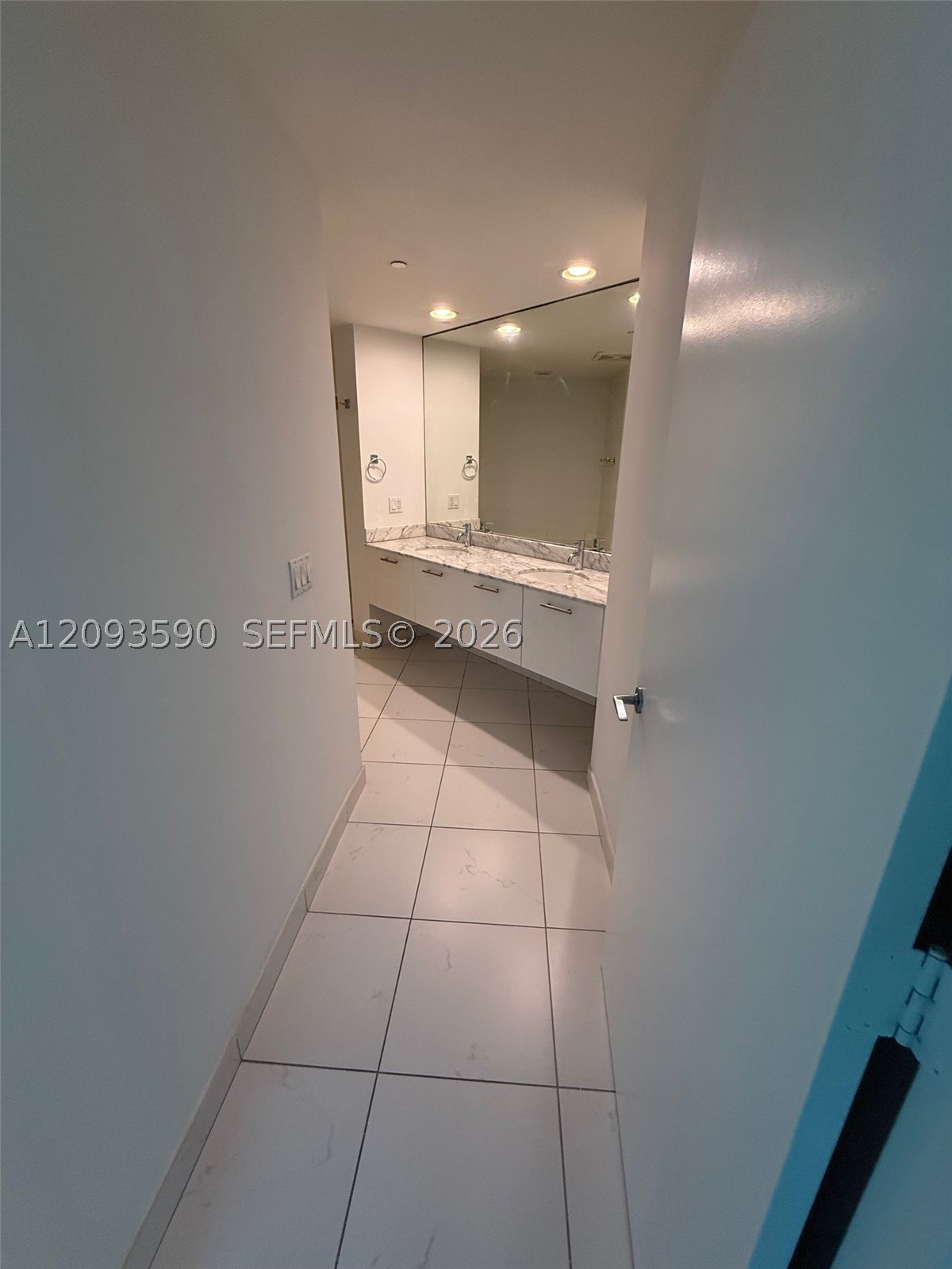 55 SE 6th St #1902, Miami FL 33131