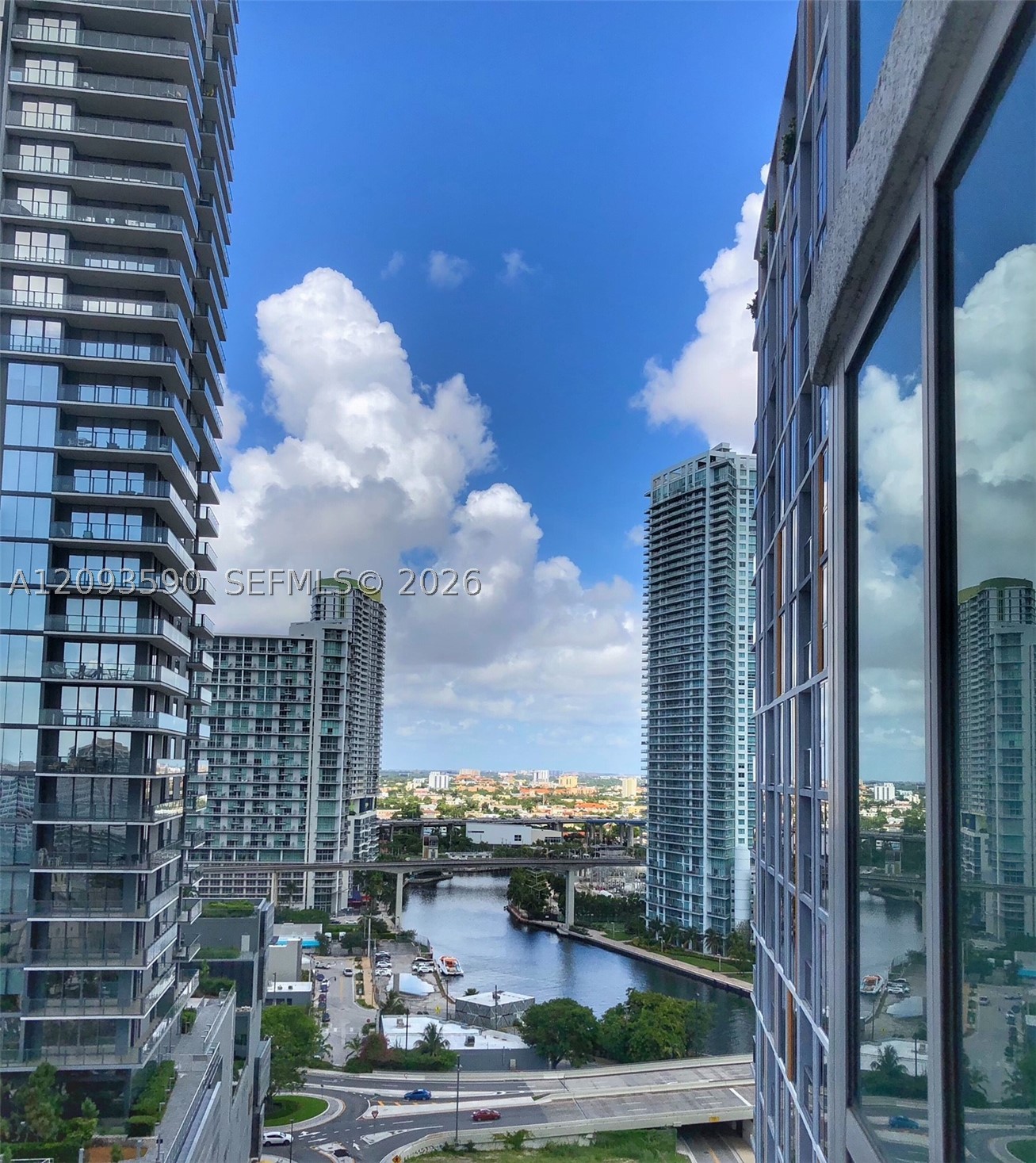 55 SE 6th St #1902, Miami FL 33131