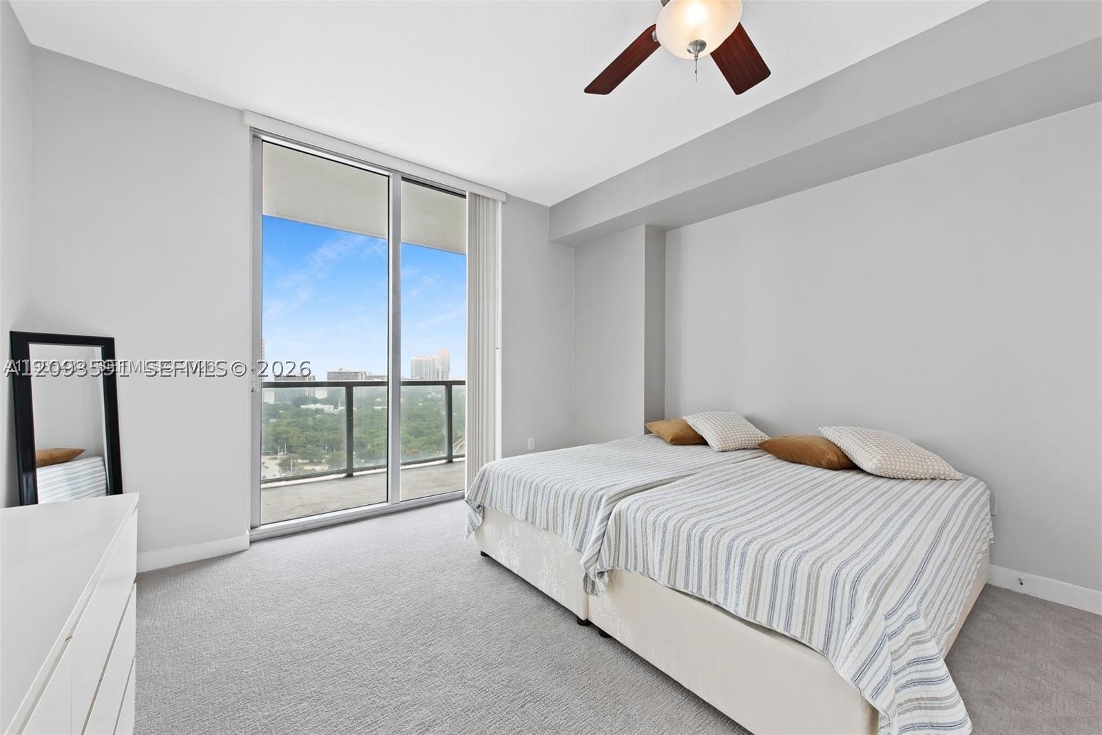 79 SW 12th St #2503-S, Miami FL 33130