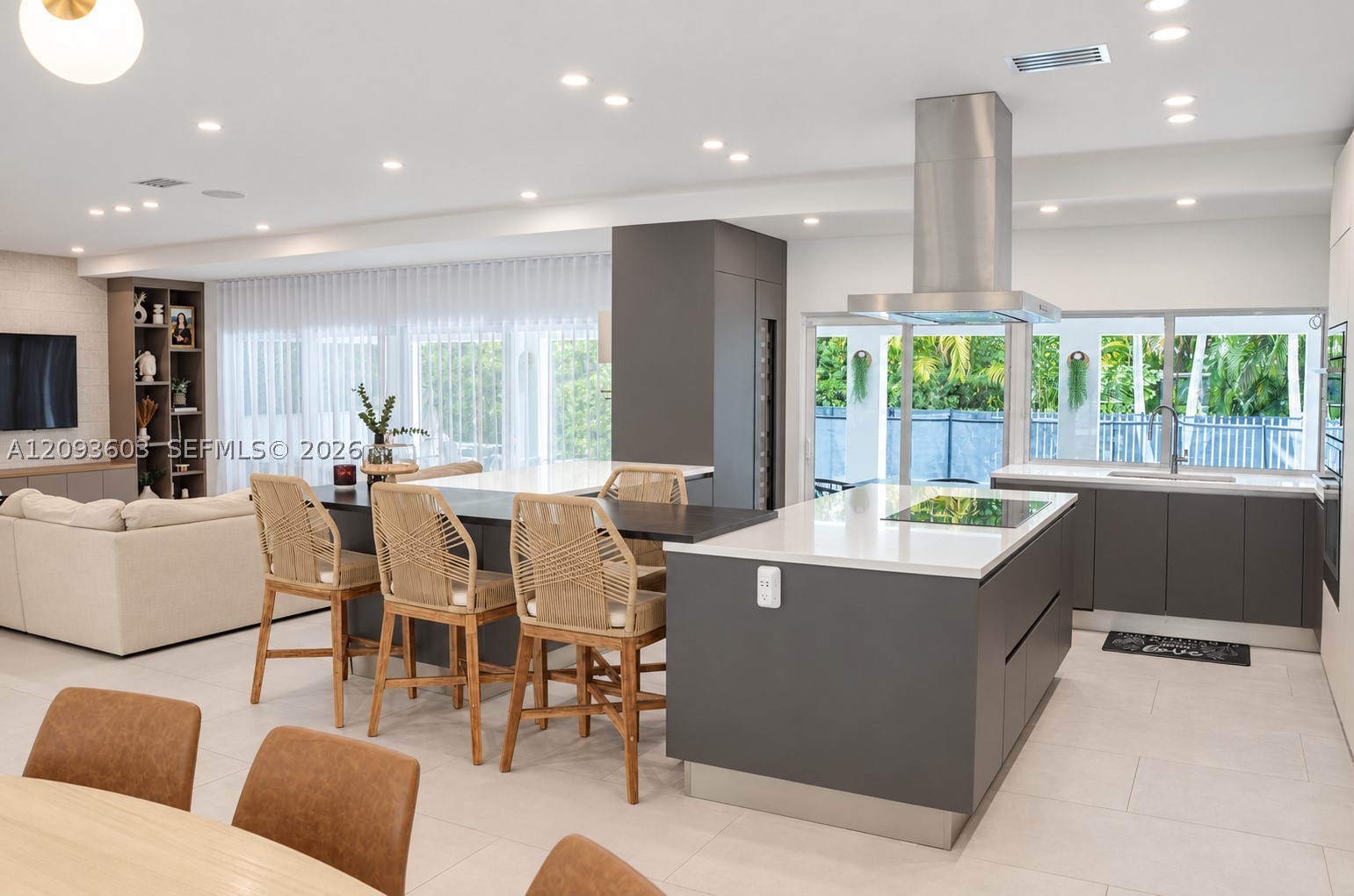 5134 NW 94th Doral Pl, Doral FL 33178