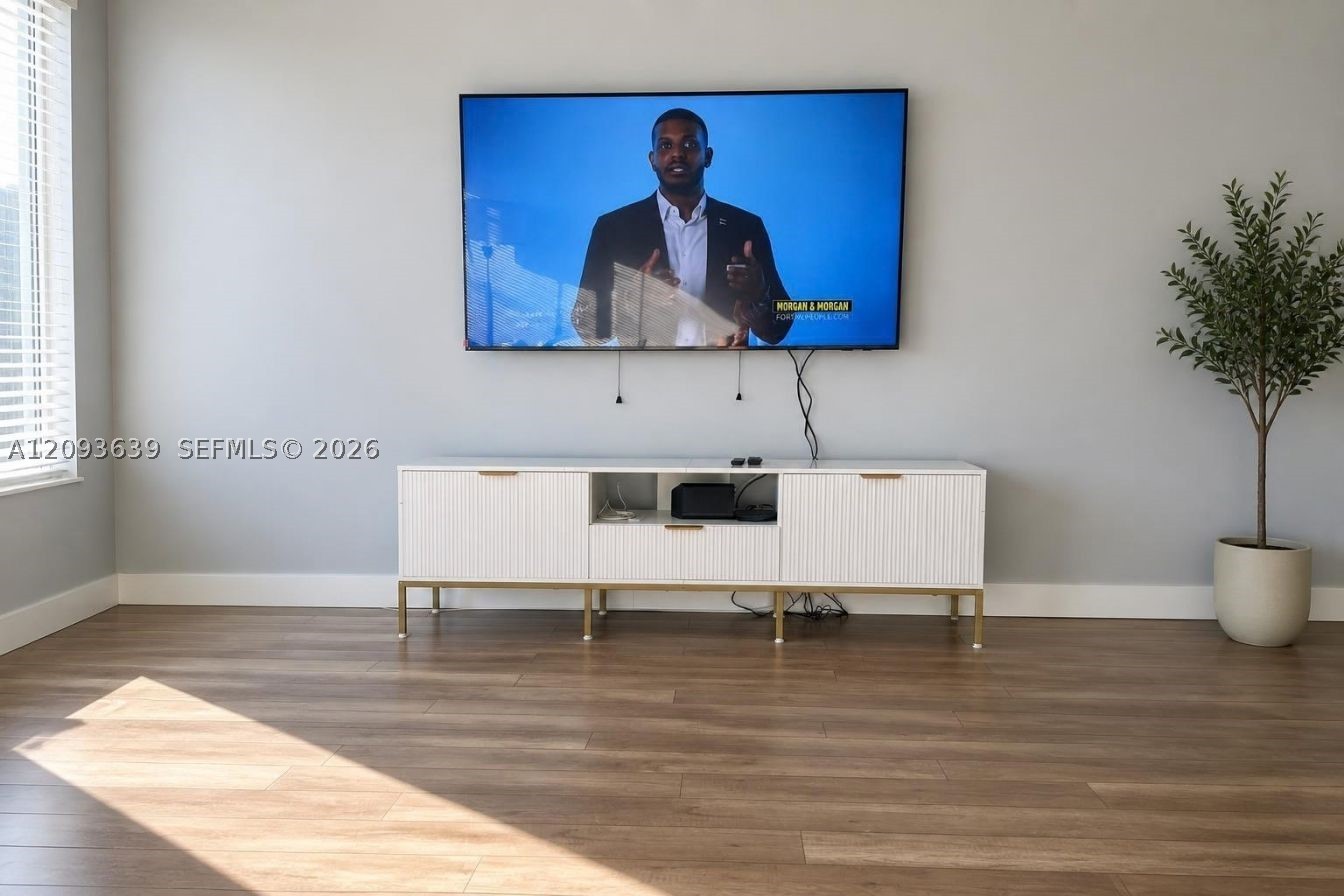 401 Golden Isles Dr #1106, Hallandale Beach FL 33009
