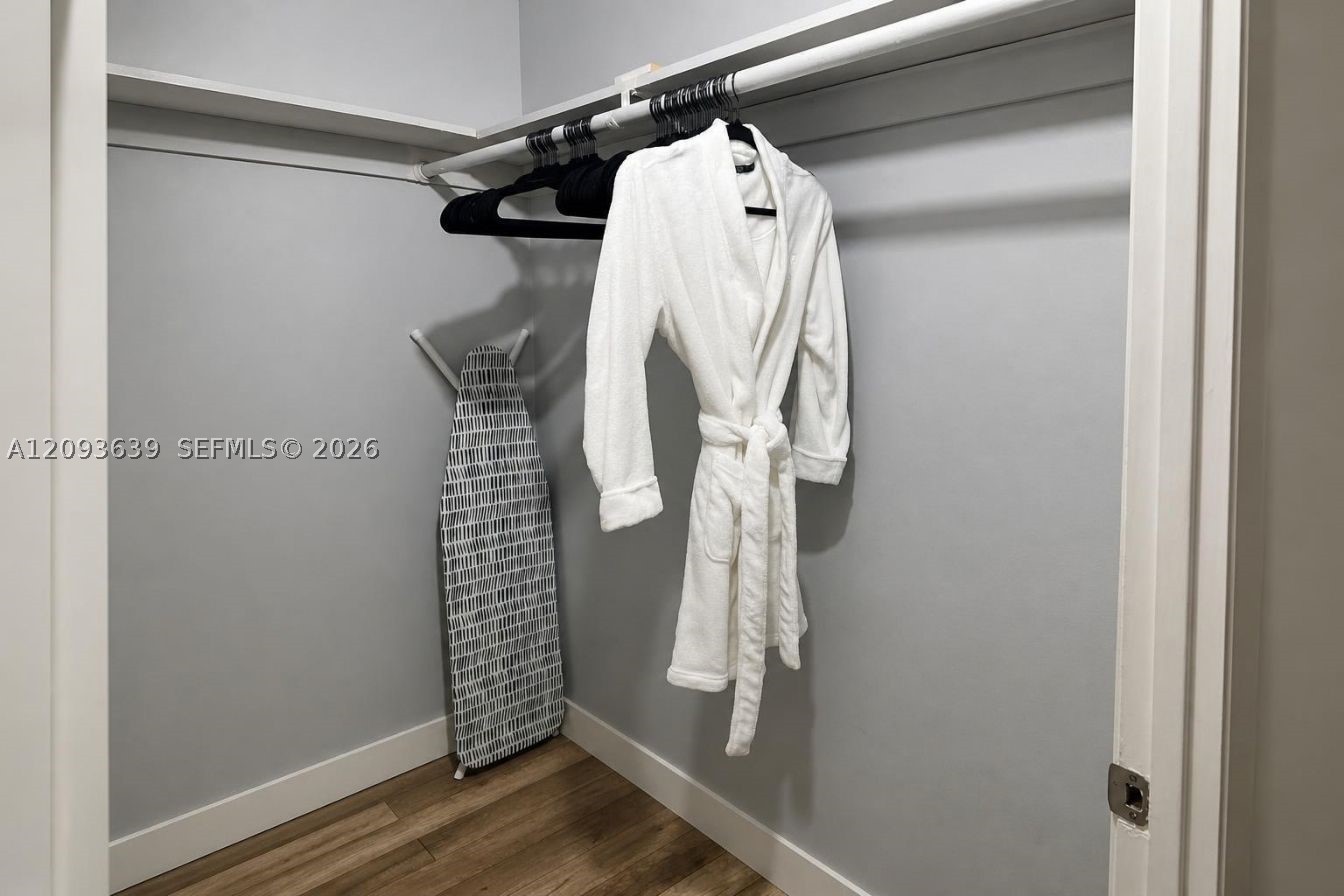 401 Golden Isles Dr #1106, Hallandale Beach FL 33009