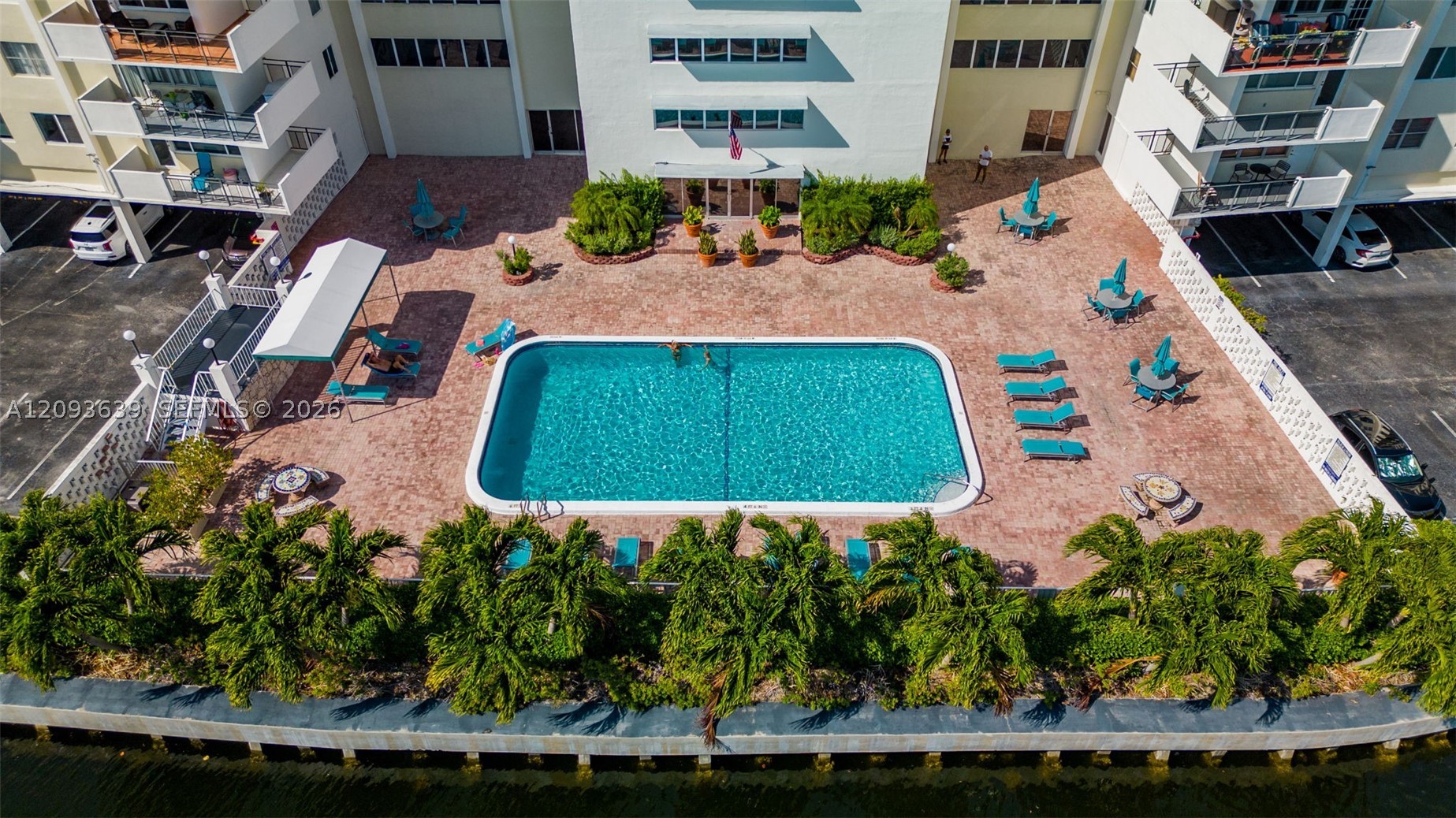 401 Golden Isles Dr #1106, Hallandale Beach FL 33009