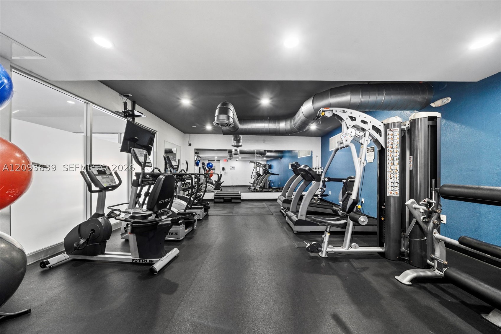 401 Golden Isles Dr #1106, Hallandale Beach FL 33009