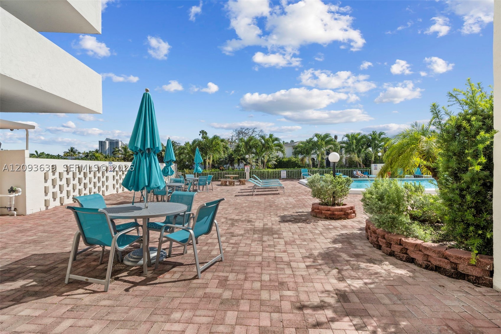 401 Golden Isles Dr #1106, Hallandale Beach FL 33009