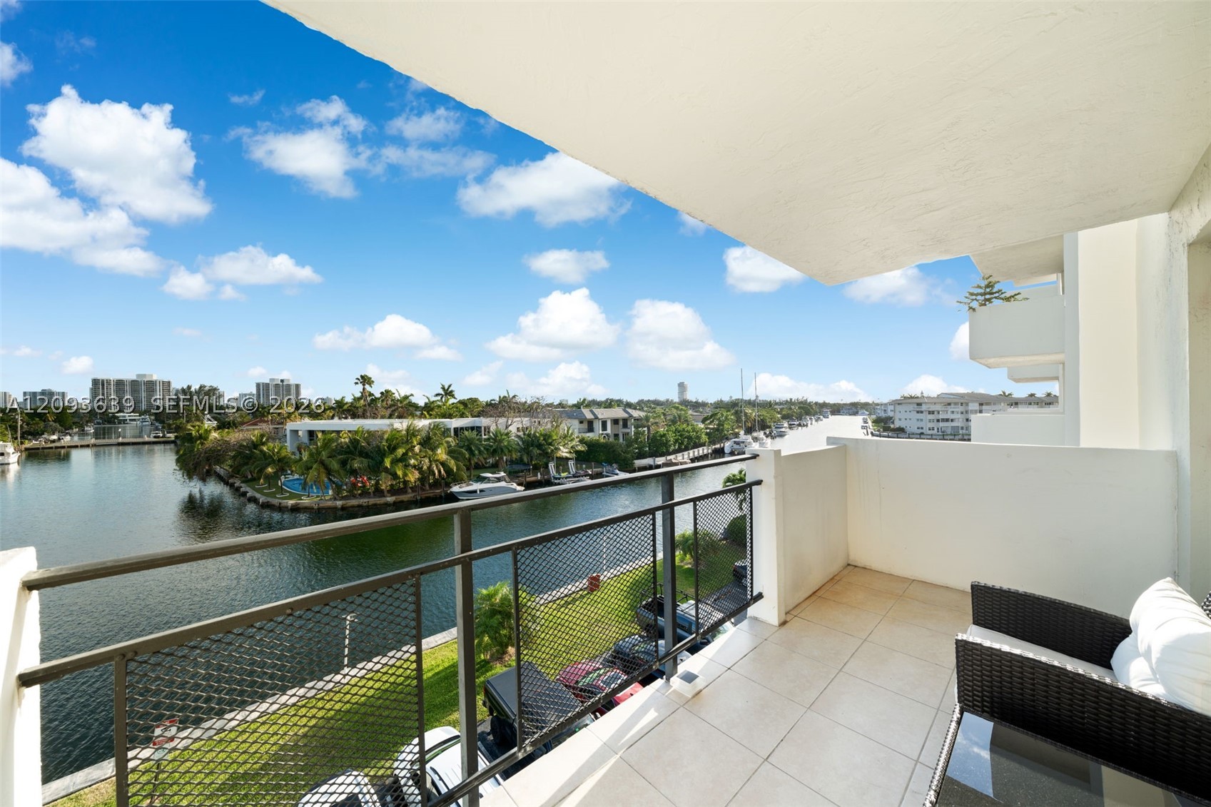 401 Golden Isles Dr #1106, Hallandale Beach FL 33009