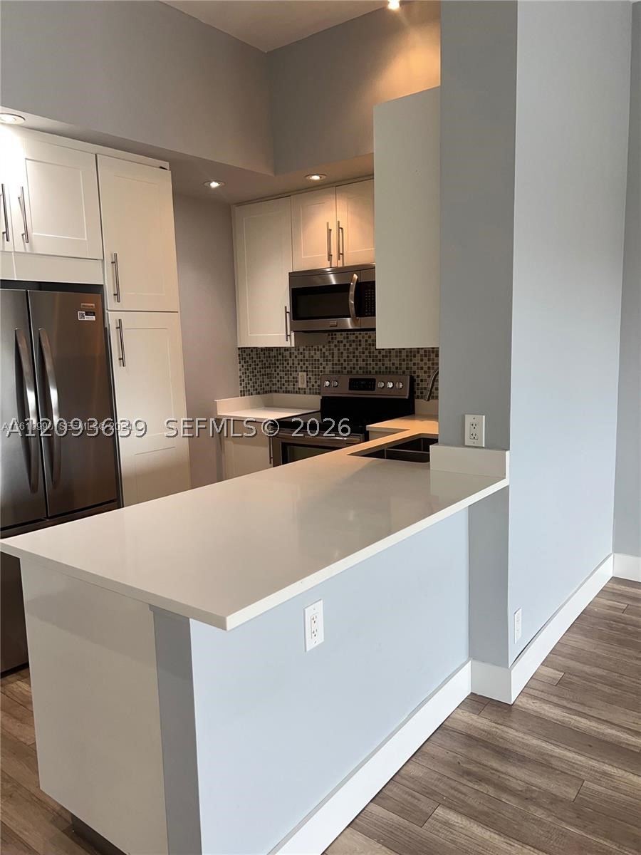 401 Golden Isles Dr #1106, Hallandale Beach FL 33009