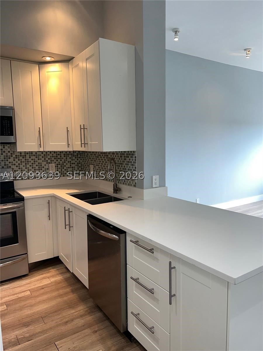 401 Golden Isles Dr #1106, Hallandale Beach FL 33009