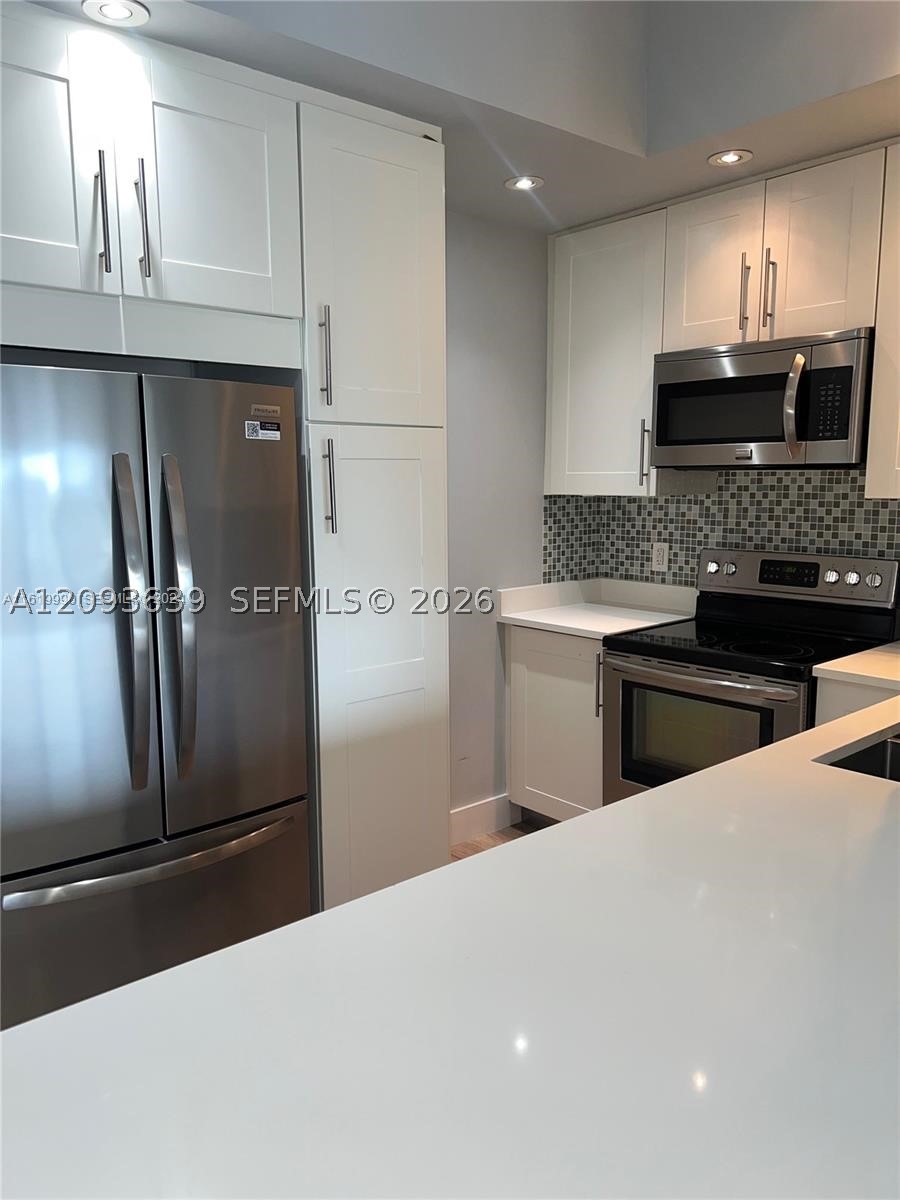 401 Golden Isles Dr #1106, Hallandale Beach FL 33009