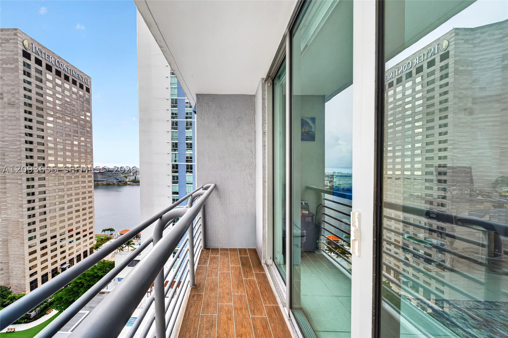 325 S Biscayne Blvd #2320, Miami FL 33131