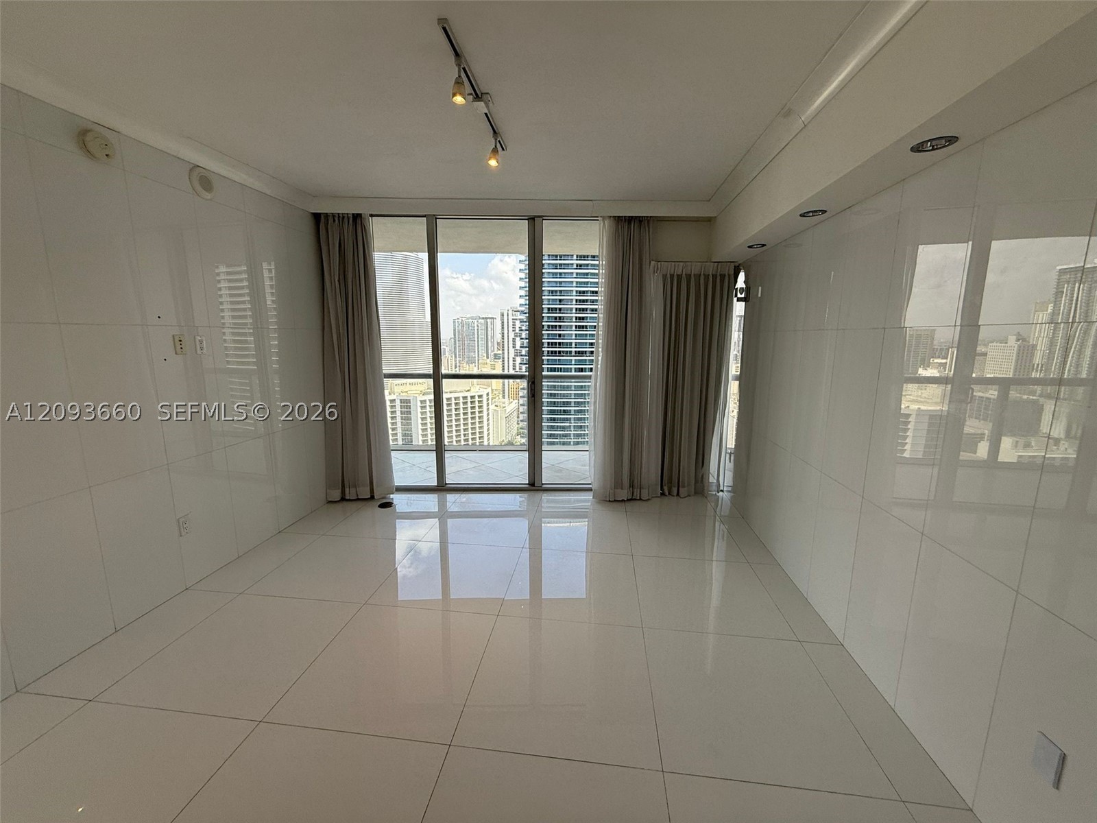 485 BRICKELL AVE #3303, Miami FL 33131