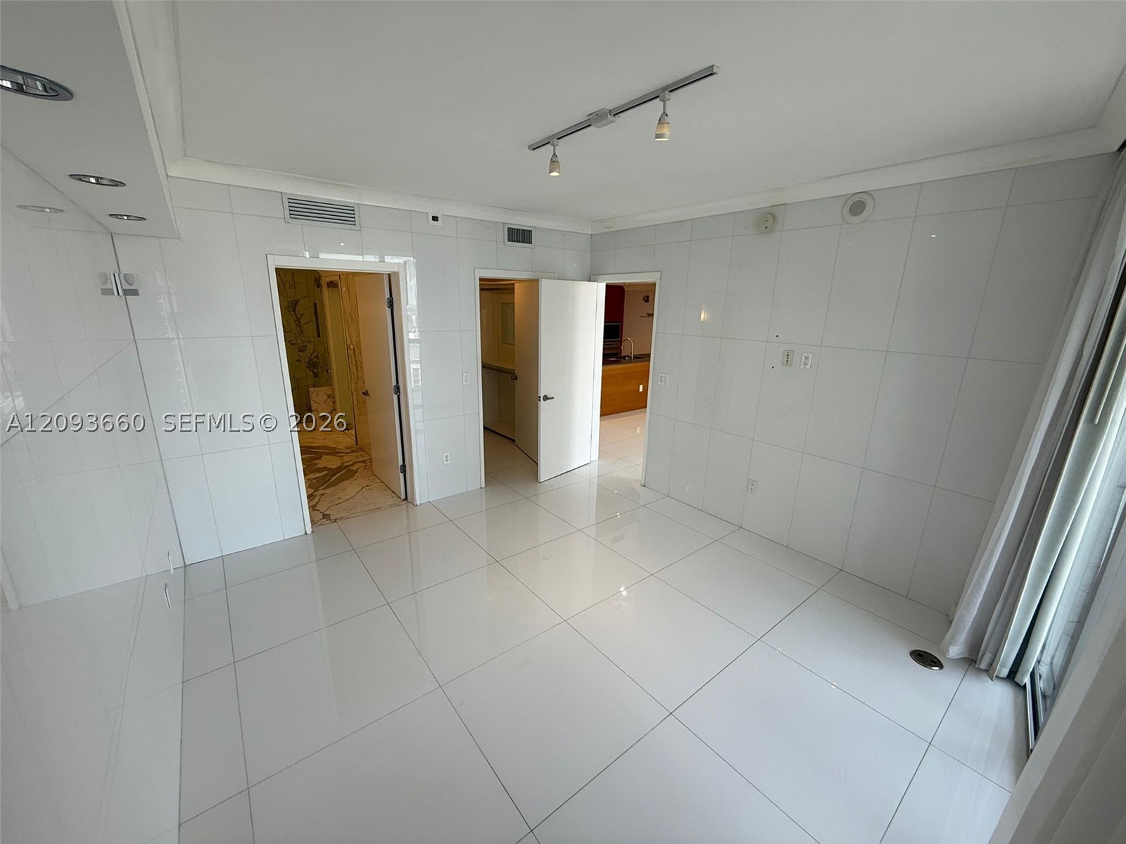 485 BRICKELL AVE #3303, Miami FL 33131